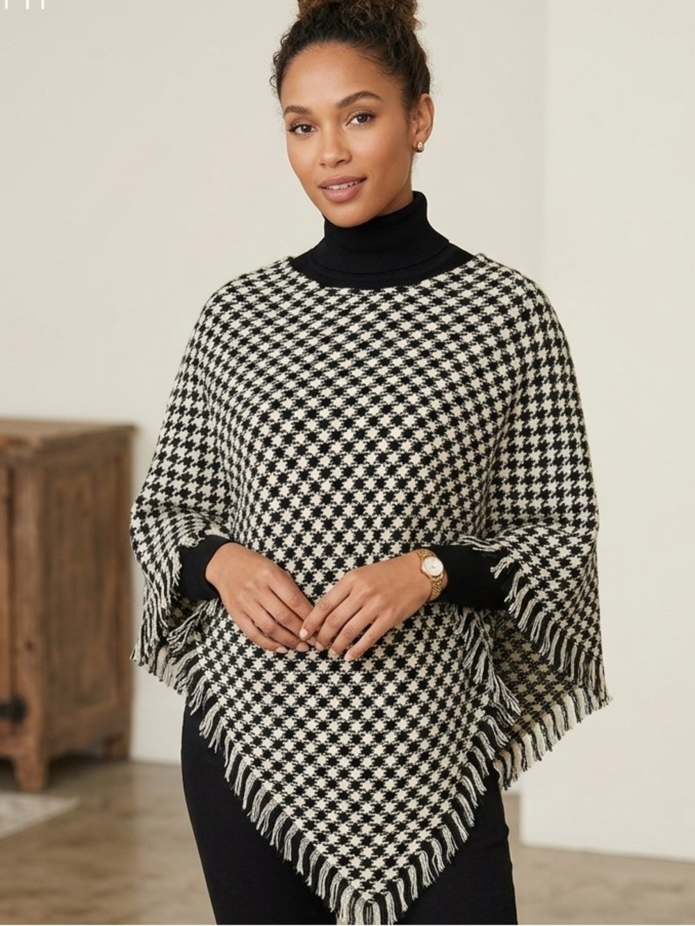 Boutique Black and cream Houndstooth Knit Fringed Poncho Wrap O/S